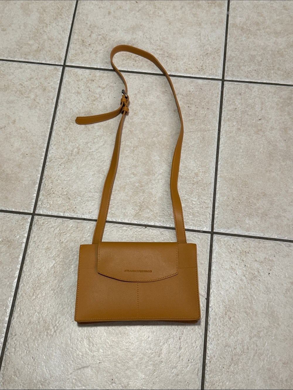 Straightforward - Women’s adjustable Crossbody Bag in Caramel